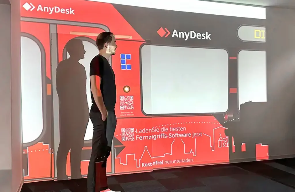 Prozess der Gestaltung der Außenbeklebung einer Straßenbahn für AnyDesk