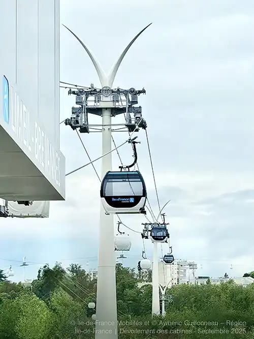 Seilbahn Cable 1 mit Stützen und Omega V Kabinen von Doppelmayr in Ile-de-France, Paris