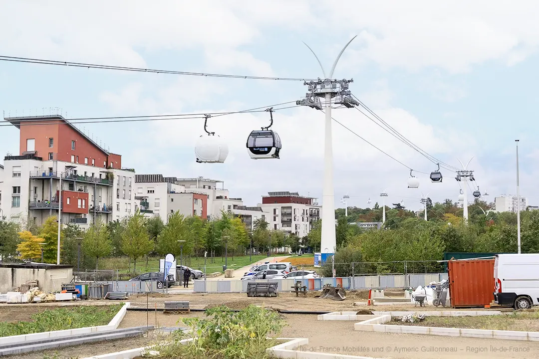 Seilbahn Cable 1 mit Stützen und Omega V Kabinen von Doppelmayr in Ile-de-France, Paris
