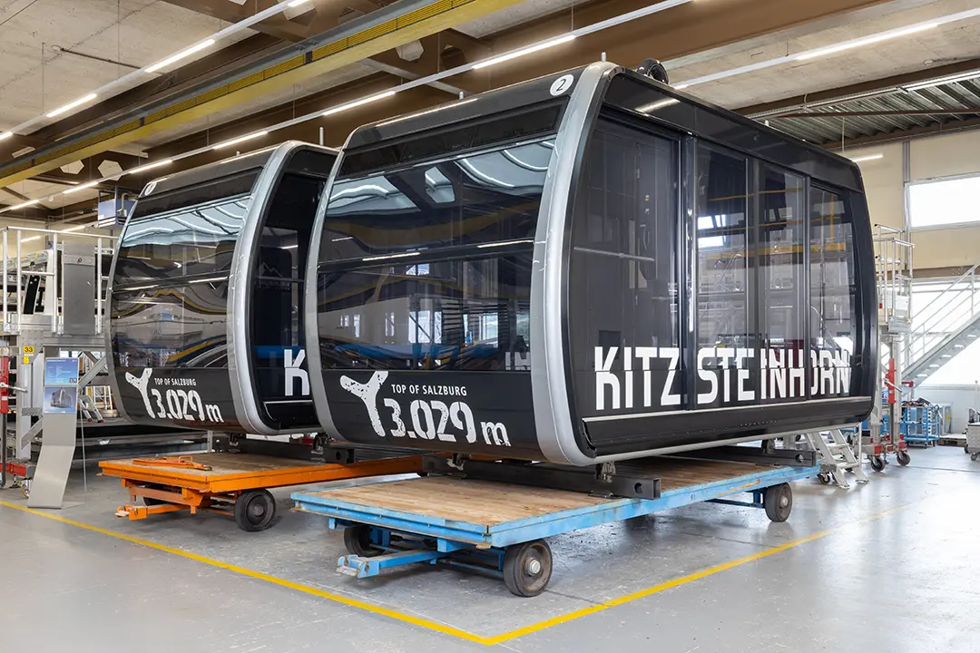 Seilbahnkabine der Kitzsteinhorn Gipfelbahn im CWA Werk, Doppelmayr