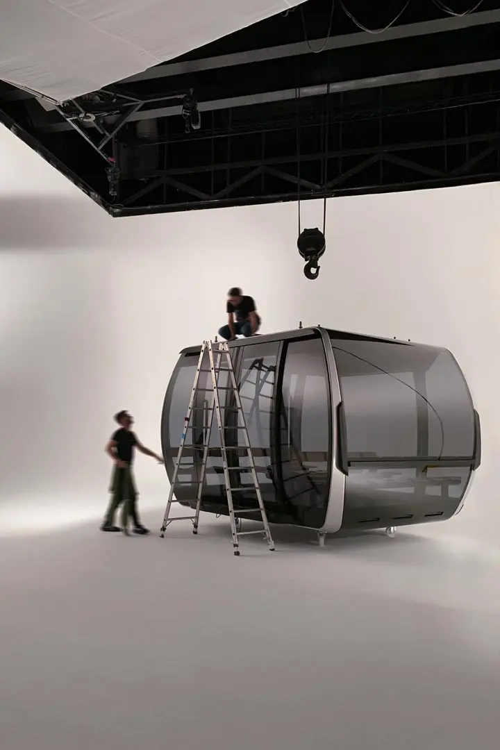Fotoshooting einer Seilbahnkabine im Fotostudio