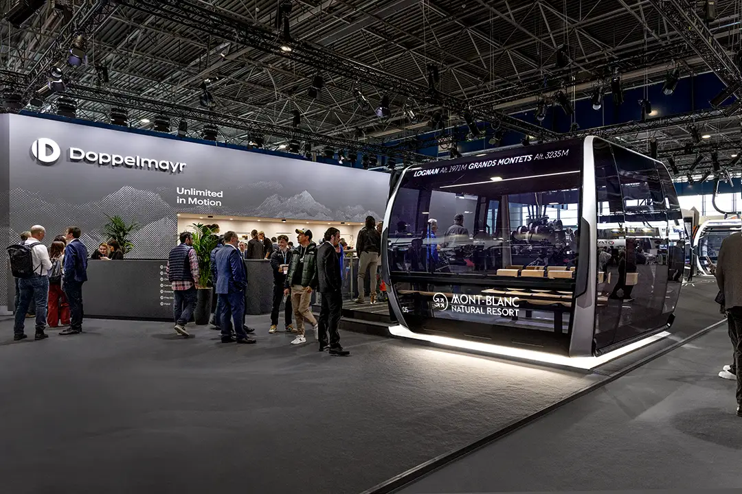 Die Seilbahnkabine-Atria auf dem Messestand von Doppelmayr auf der Interalpin 2023