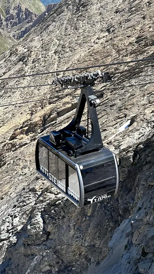 Produktdesign einer Seilbahnkabine in Kitzsteinhorn von Doppelmayr